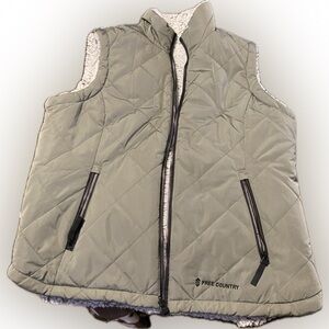 2 Free Country Women’s Reversible Quilted Vests. Set of 2 both Sz. Large.